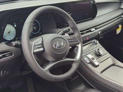 Used 2024 Hyundai Palisade Limited image 3