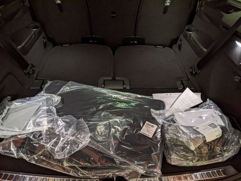 New 2025 Volvo XC90 T8 Core w/ Climate Package image 27