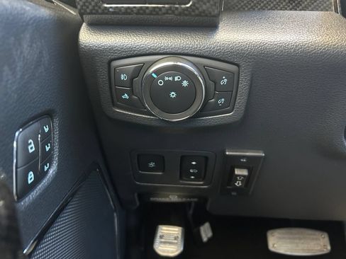 Used 2022 Ford F250 Lariat w/ Lariat Ultimate Package AWD/4WD image 11