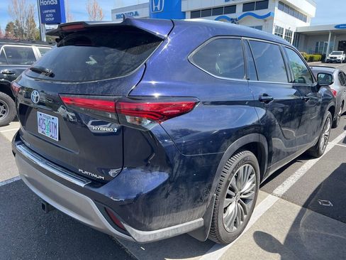 Used 2021 Toyota Highlander Platinum image 4