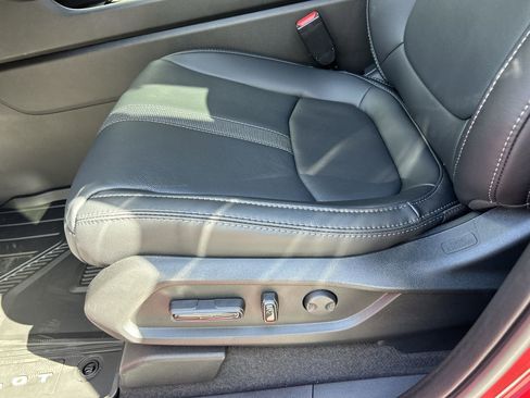 Certified 2025 Honda Pilot Touring image 14