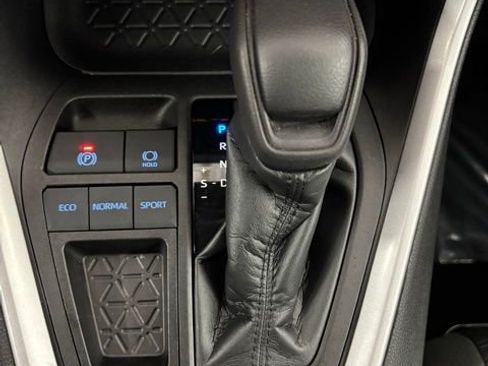 Used 2021 Toyota RAV4 XLE image 21