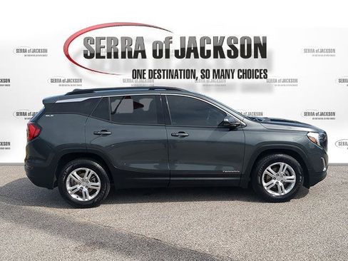 Used 2020 GMC Terrain SLE w/ Driver Convenience Package FWD image 9