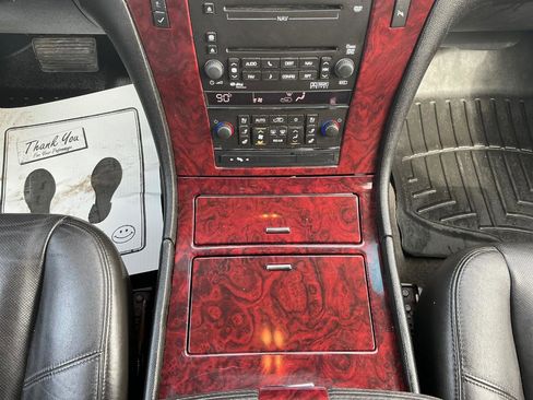 Used 2010 Cadillac Escalade ESV Luxury image 20
