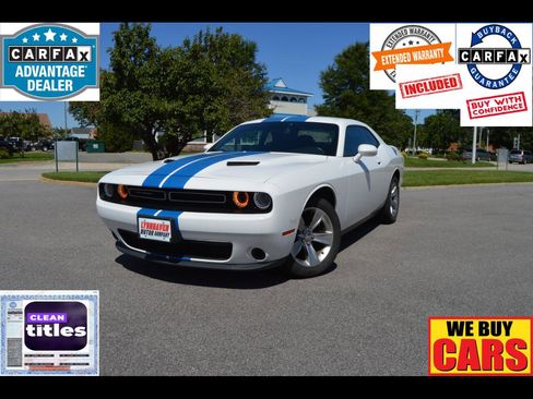 Used 2018 Dodge Challenger SXT image 1