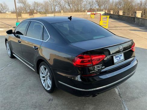 Used 2016 Volkswagen Passat 1.8T w/ Lighting Package image 4
