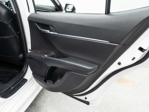 Used 2021 Toyota Camry SE FWD image 23