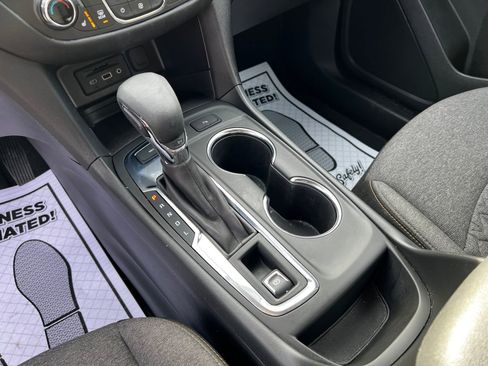 Used 2023 Chevrolet Equinox LT image 18