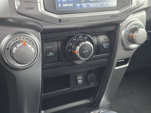 Used 2015 Toyota 4Runner SR5 image 31