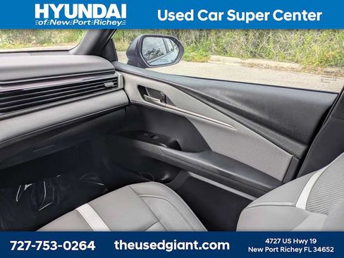 Used 2025 Toyota Camry SE FWD image 20