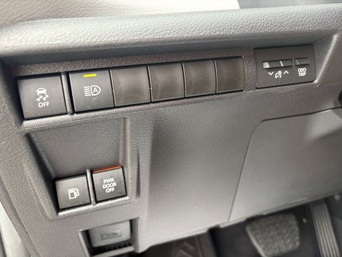 Used 2026 Toyota Sienna XLE FWD image 28