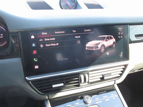 Used 2023 Porsche Cayenne image 23