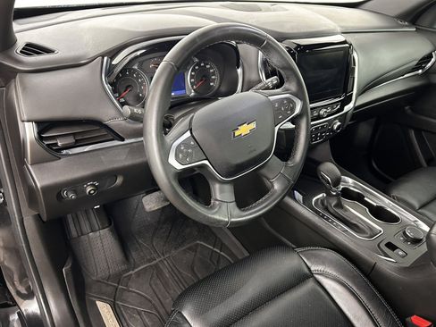 Used 2023 Chevrolet Traverse LT FWD image 18