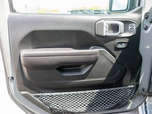 Used 2021 Jeep Gladiator Sport AWD/4WD image 16
