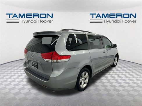 Used 2011 Toyota Sienna LE image 5