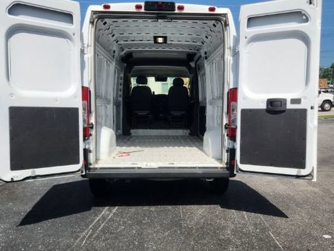 Used 2026 RAM ProMaster 2500 w/ Convenience Group FWD image 4