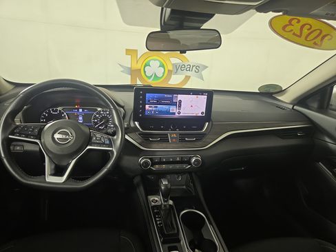 Used 2023 Nissan Altima 2.5 SV w/ SV Premium Package AWD/4WD image 14
