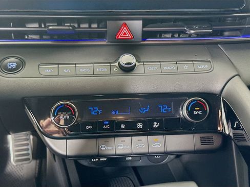 Certified 2025 Hyundai Elantra SEL FWD image 16