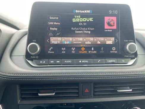 Used 2025 Nissan Rogue SV image 21