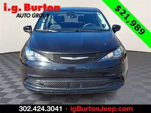 Certified 2023 Chrysler Voyager LX image 2