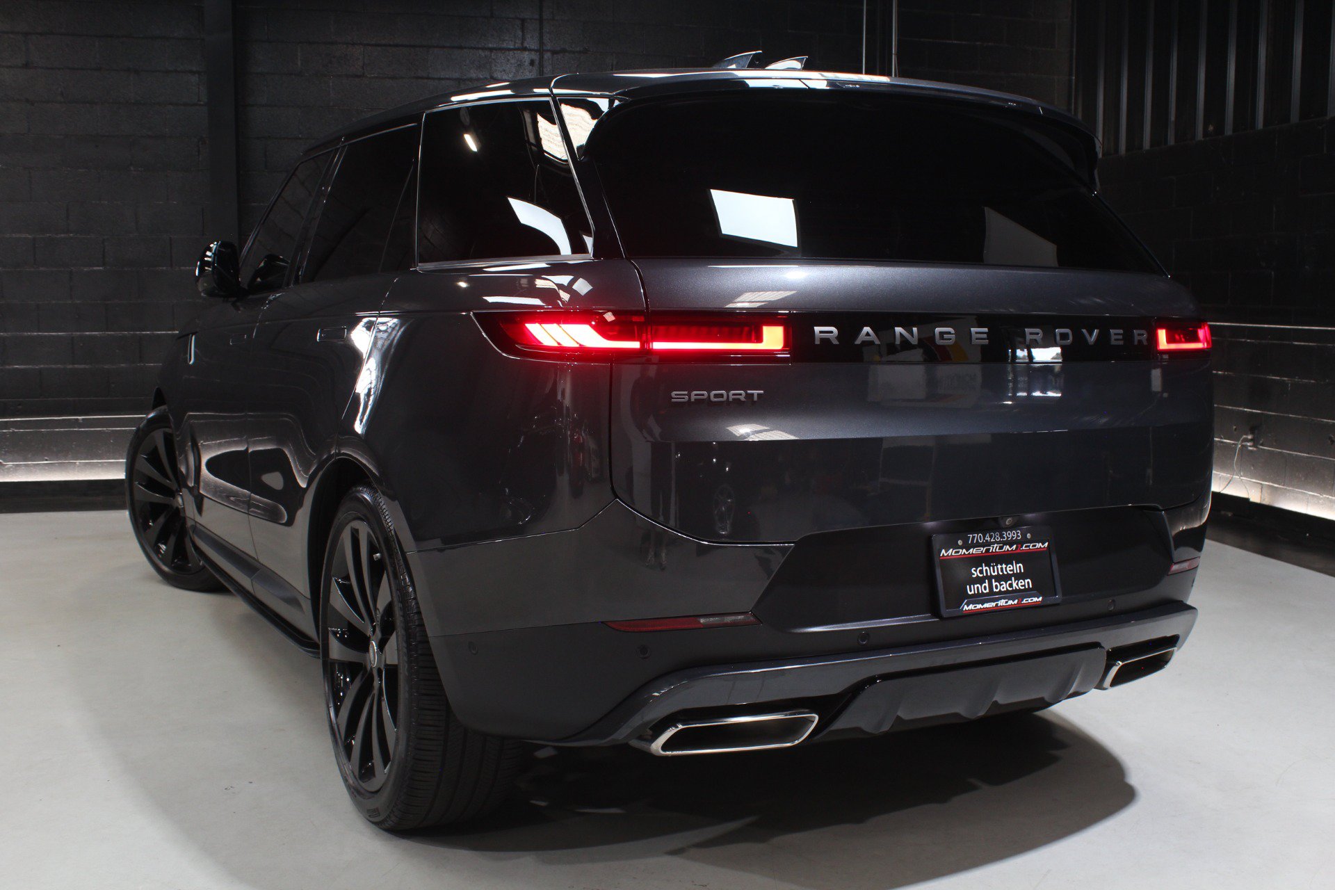 Used 2025 Land Rover Range Rover Sport SE AWD/4WD image 12