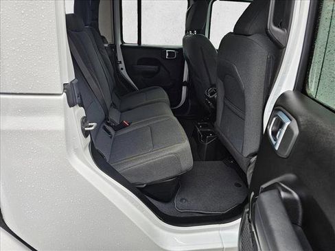 Used 2025 Jeep Gladiator Sport image 11