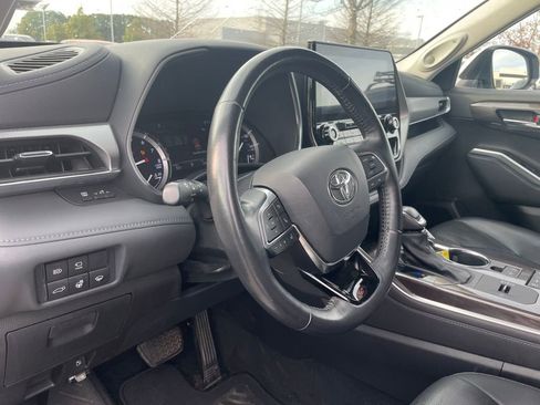 Used 2021 Toyota Highlander Platinum image 10