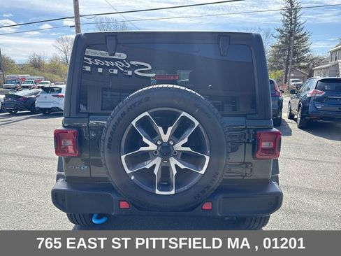 Used 2024 Jeep Wrangler Unlimited w/ Convenience Group AWD/4WD image 7
