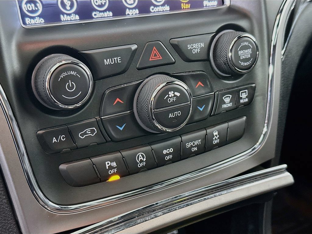 Used 2018 Jeep Grand Cherokee Trailhawk w/ Trailhawk Luxury Group AWD/4WD image 17