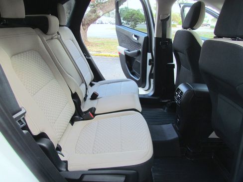 Used 2020 Ford Escape SE image 25