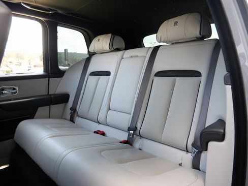 Used 2021 Rolls-Royce Cullinan image 8