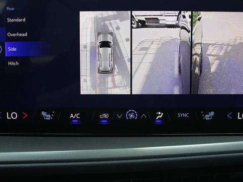 Used 2026 Chevrolet Traverse LT w/ Driver Confidence Package FWD image 42