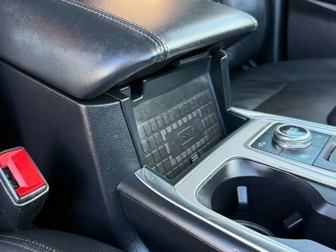 Used 2020 Ford Explorer Platinum w/ Premium Technology Package image 42