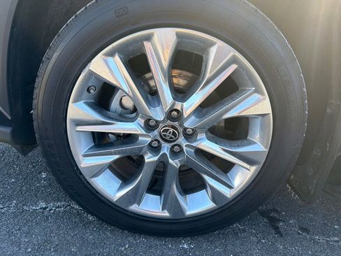 Used 2022 Toyota Highlander Limited image 24