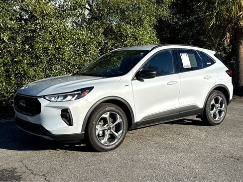 Used 2025 Ford Escape ST-Line image 3