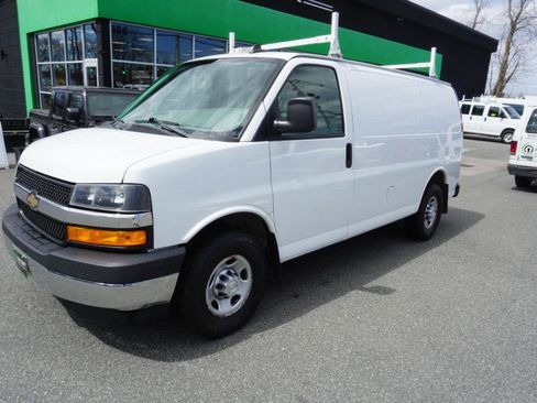 Used 2018 Chevrolet Express 2500 w/ Driver Convenience Package RWD image 2