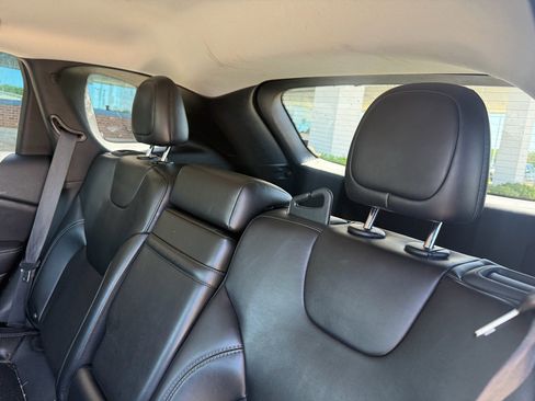 Used 2019 Jeep Cherokee Latitude Plus FWD image 10