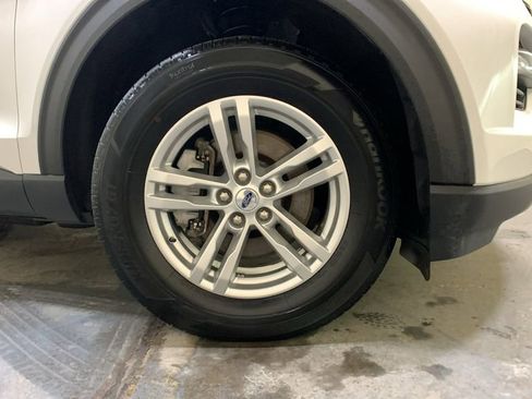 Used 2023 Ford Explorer XLT w/ Equipment Group 202A image 9