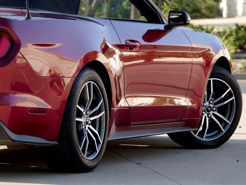 Used 2017 Ford Mustang Premium image 33