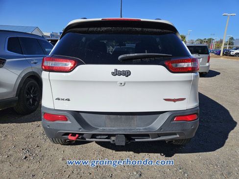 Used 2018 Jeep Cherokee Trailhawk w/ Trailer Tow Group image 8