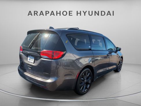 Used 2019 Chrysler Pacifica Limited w/ S Appearance Package image 6