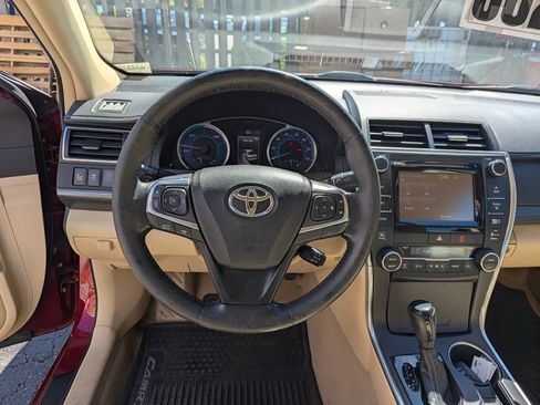 Used 2015 Toyota Camry XLE w/ Moonroof Package FWD image 3
