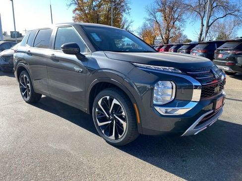 New 2025 Mitsubishi Outlander SE image 7