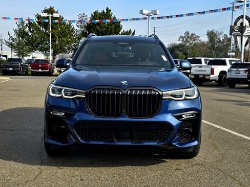 Used 2022 BMW X7 M50i w/ Dynamic Handling Package image 2