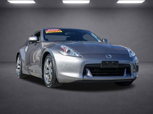 Used 2010 Nissan 370Z Coupe image 2