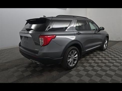 Used 2024 Ford Explorer XLT w/ Equipment Group 202A AWD/4WD image 2