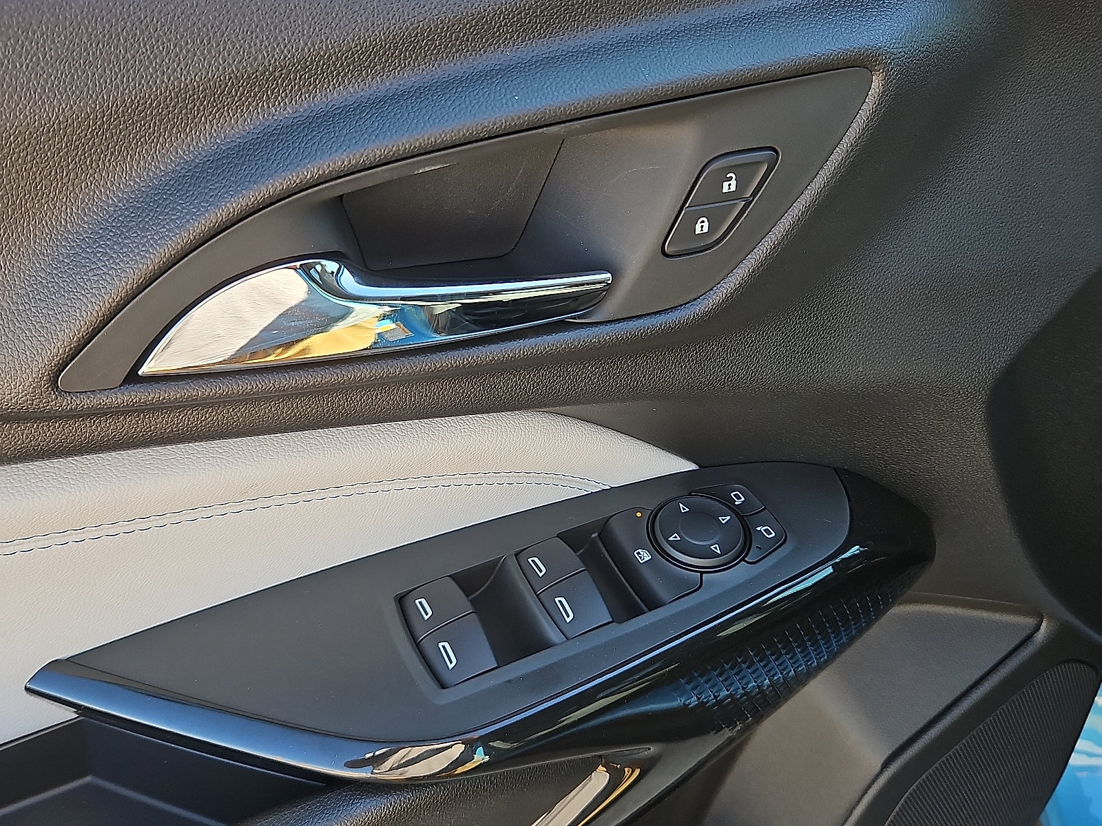 New 2026 Chevrolet Trax LT w/ LT Convenience Package FWD image 12