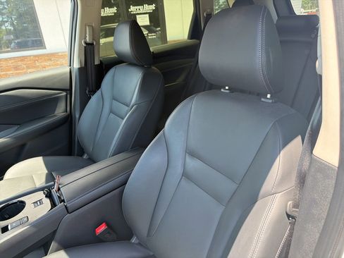 Used 2025 Nissan Rogue SL w/ Tech Package FWD image 3