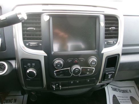 Used 2015 RAM 2500 SLT w/ Luxury Group image 18