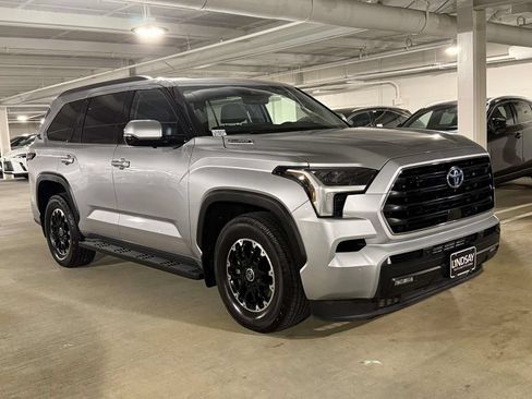 Used 2023 Toyota Sequoia SR5 w/ SR5 Premium Package AWD/4WD image 9